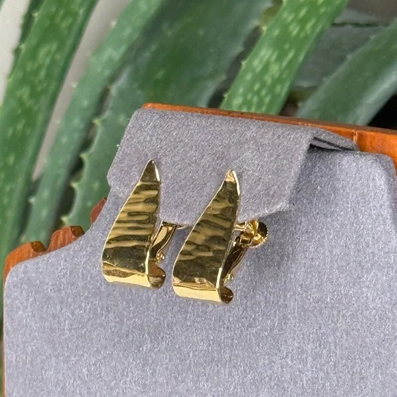 Vintage Napier Gold Textured Minimalist Earrings | Sculptural 90s - Picture 3 of 8